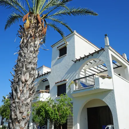 One Bedroom Apartment - Just 800 m from the Beach