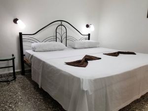 Hostal Marina, Room 1, beautiful bedroom at Cienfuegos heart