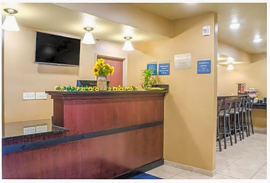 Cobblestone Inn & Suites - Cambridge