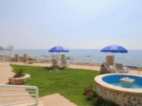 Le Blanc Bleu Hotels in Jbeil