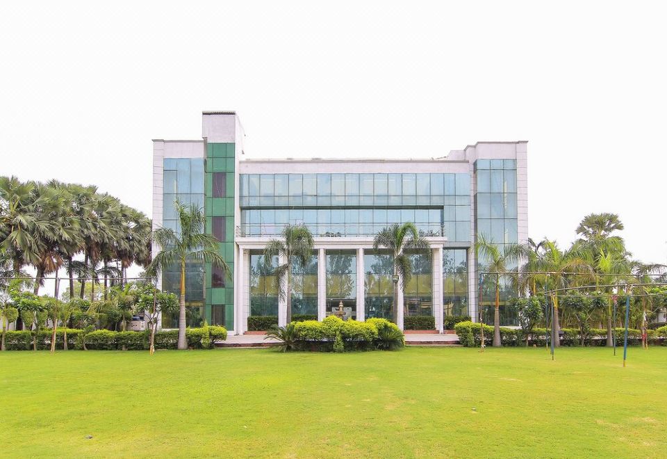 OYO 2032 Hotel Exotica - Housity