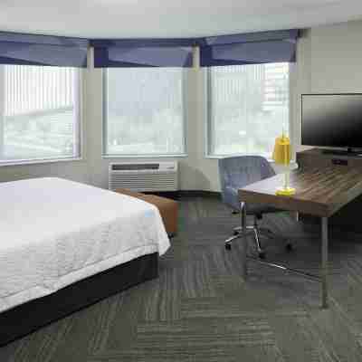 Hampton Inn and Suites by Hilton Phoenix Downtown Rooms