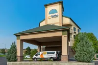 Comfort Inn & Suites Market - Airport - 2-Star