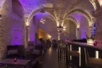 Hôtel Aux Vieux Remparts - bar