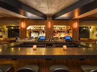 Hotel Henri NY Hotels near إيرفينغ بلازا