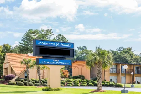 Howard Johnson by Wyndham Athens Отели в г. Кларк