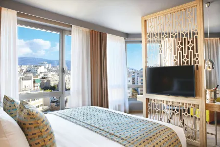 Zeus Wyndham Grand Athens