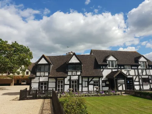 The Thatch Inn فنادق في غلوسيستر