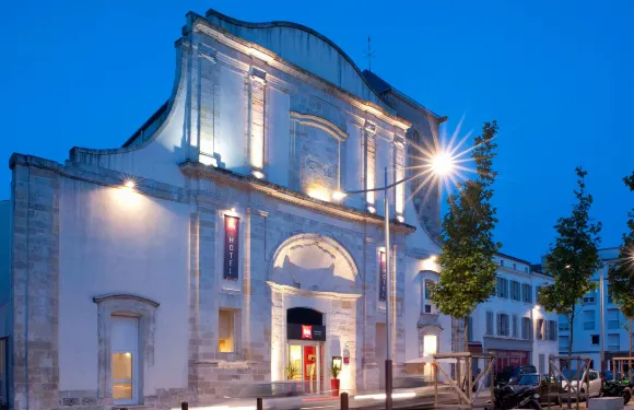 宜必思拉羅歇爾老港酒店