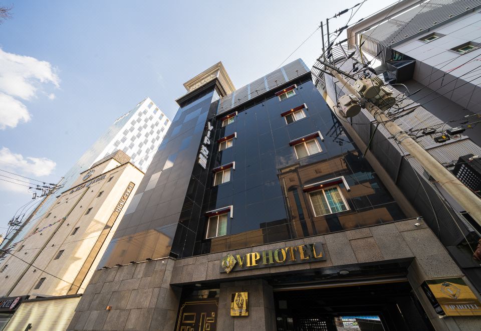 1. VIP호텔..