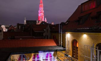 3. Hotel Mo..