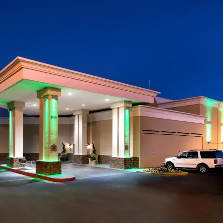 Holiday Inn & Suites OKLAHOMA CITY NORTH by IHG Отели рядом с достопримечательностью «Ипподром «Ремингтон Парк»»