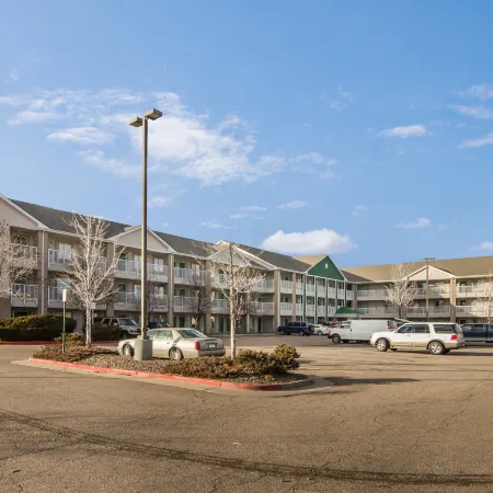 HomeTowne Studios Denver - Airport/ Aurora