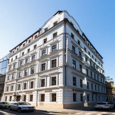 Áurea Legends by Eurostars Hotel Company Отели рядом с достопримечательностью «Старая городская мостовая башня»
