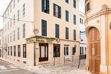 Sagitario Hostal Ciutadella Отели в г. Менорка