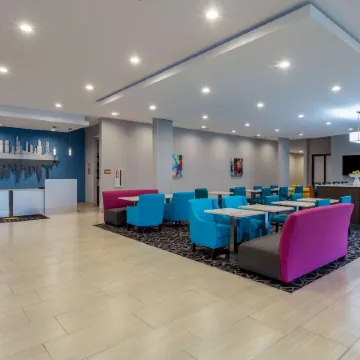 La Quinta Inn & Suites by Wyndham Shorewood