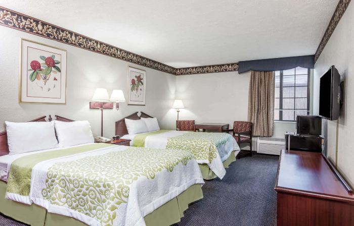 Days Inn & Suites by Wyndham Youngstown / Girard Ohio