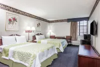 Days Inn & Suites by Wyndham Youngstown / Girard Ohio Hotels in Youngstown
