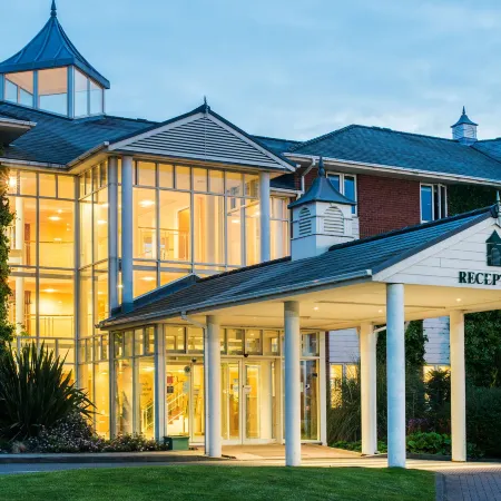 Arden Hotel and Leisure Club Отели рядом с достопримечательностью «Смолл Хит Парк»