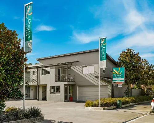 Quality Suites Amore Hotels near Riccarton