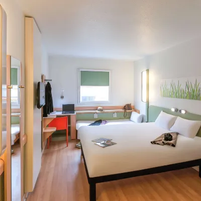 Ibis Budget Valencia Aeropuerto โรงแรมใกล้ศูนย์ประชุมเฟเรียบาเลนเซีย
