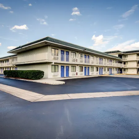 Motel 6 Lakeland, FL
