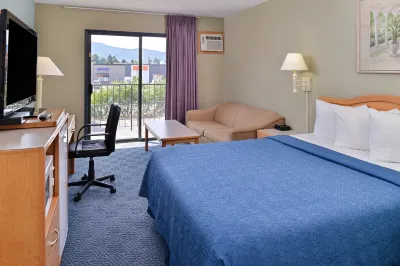 Canadas Best Value Inn and Suites Castlegar Hôtels à : Genelle