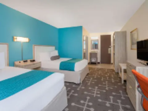 Howard Johnson by Wyndham Mystic Hotels in Stonington