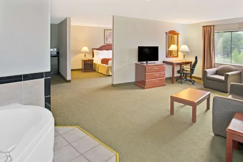 Days Inn & Suites by Wyndham Laurel Near Fort Meade Hotels in Annapolis Junction
