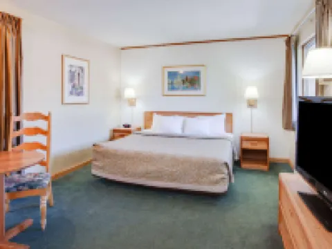 Super 8 by Wyndham Mackinaw City/Beachfront Area Hotels in Mackinaw Township