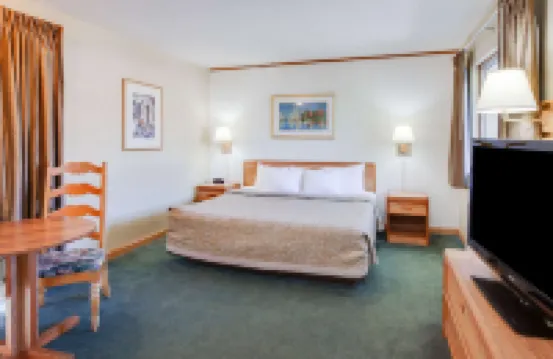 Super 8 by Wyndham Mackinaw City/Beachfront Area