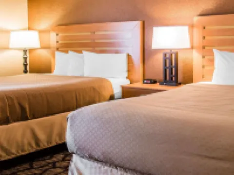 Quality Inn & Suites Warren - Detroit Hotels in Warren