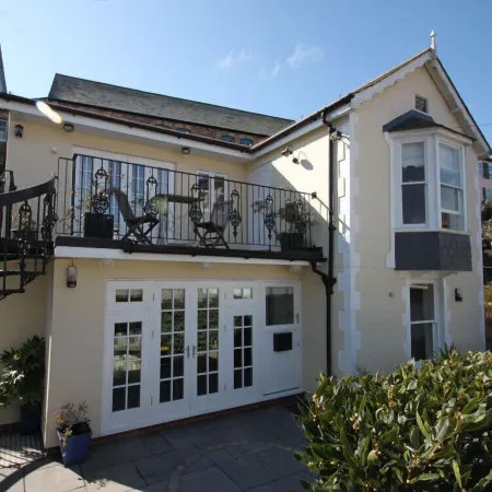 Just B - Apartment 4