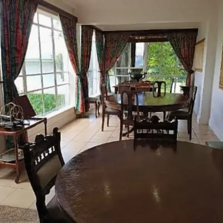 Sherwood's Country House