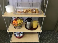 Snowshoe Motel - breakfast