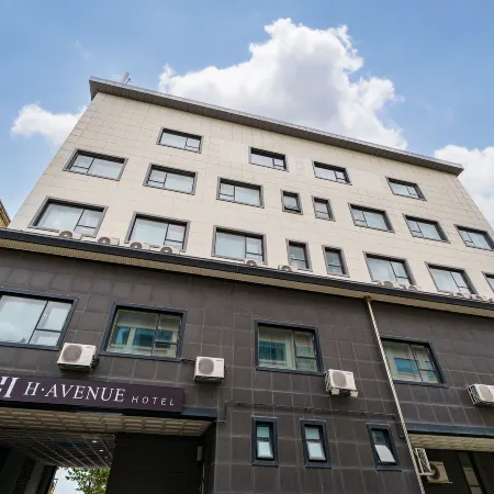 Gangneung Gyeongpo H Avenue Отели рядом с достопримечательностью «Пляж Канмун»