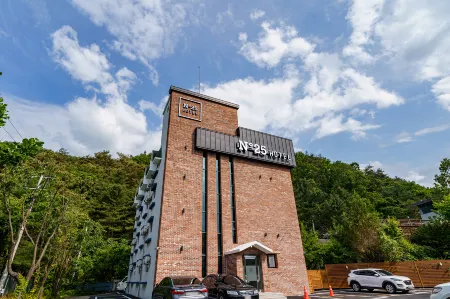 Hongcheon IC No. 25 Отели рядом с достопримечательностью «Hongcheon Saengmyeong Geongang Gwahakgwan»