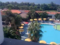 Marina Club Hotel - Pools