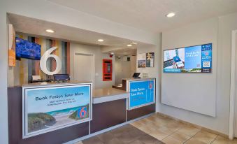 Motel 6 Palmdale, CA