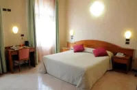 Hotel Button - bar