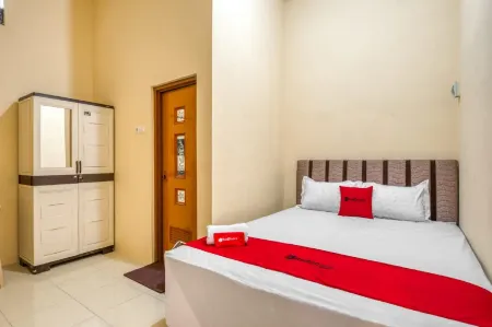 RedDoorz Syariah Near Kebon Rojo Park Blitar Отели в г. Blitar Regency