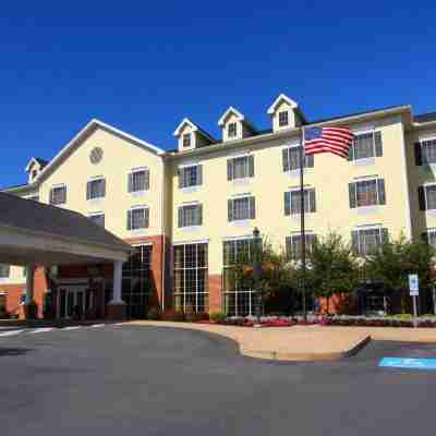 Hampton Inn & Suites State College at Williamsburg Square Hotel Exterior