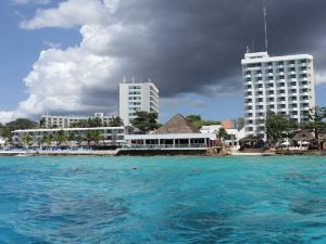 El Cid La Ceiba Beach