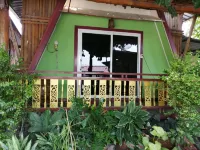 Nang Phraya Resort Hoteles cerca de Wat Chanuan