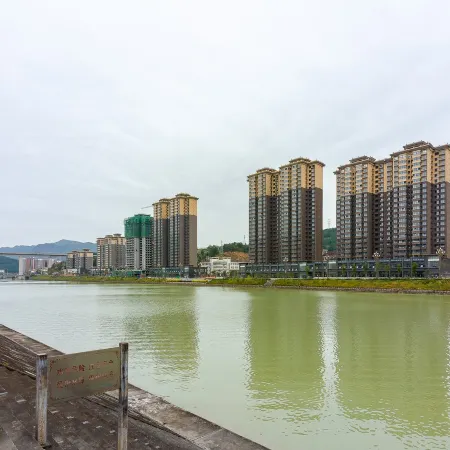 Travel On the Road of Jianmen Pass Apartment (Qingjiang Road)