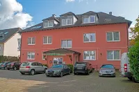 Hotel Lonac Hotel dekat POLO Motorrad Store Duisburg