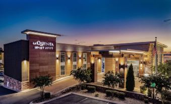 "a modern hotel with a sign that reads "" la quinta inn & suites "" prominently displayed on the front of the building" at La Quinta Inn & Suites by Wyndham Chattanooga - East Ridge