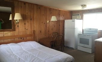 Waters Edge Motel - Housity