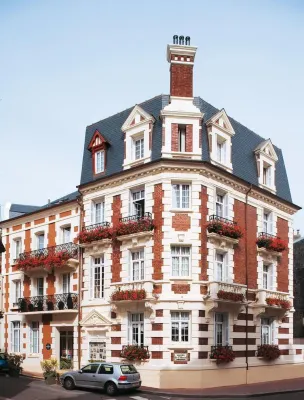 Hôtel le Fer à Cheval Отели в г. Трувиль-Сюр-Мер
