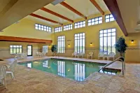 Country Inn & Suites by Radisson, Middleton - Madison West - parking